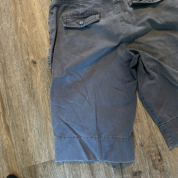 CABI SHORTS SIZE(6) - Picture 8 of 9